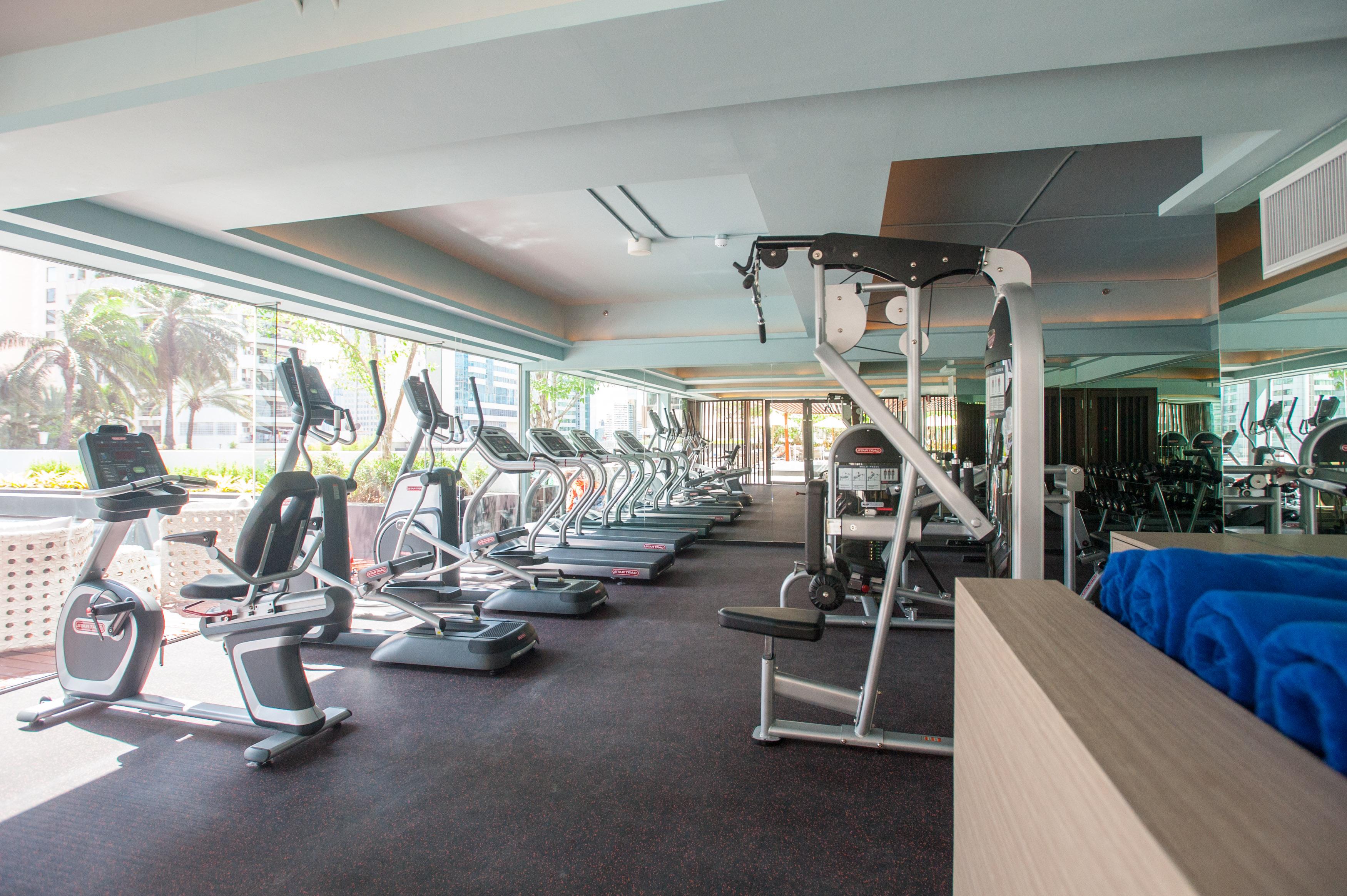 Novotel Bangkok Sukhumvit 20 Luaran gambar The gym at the hotel