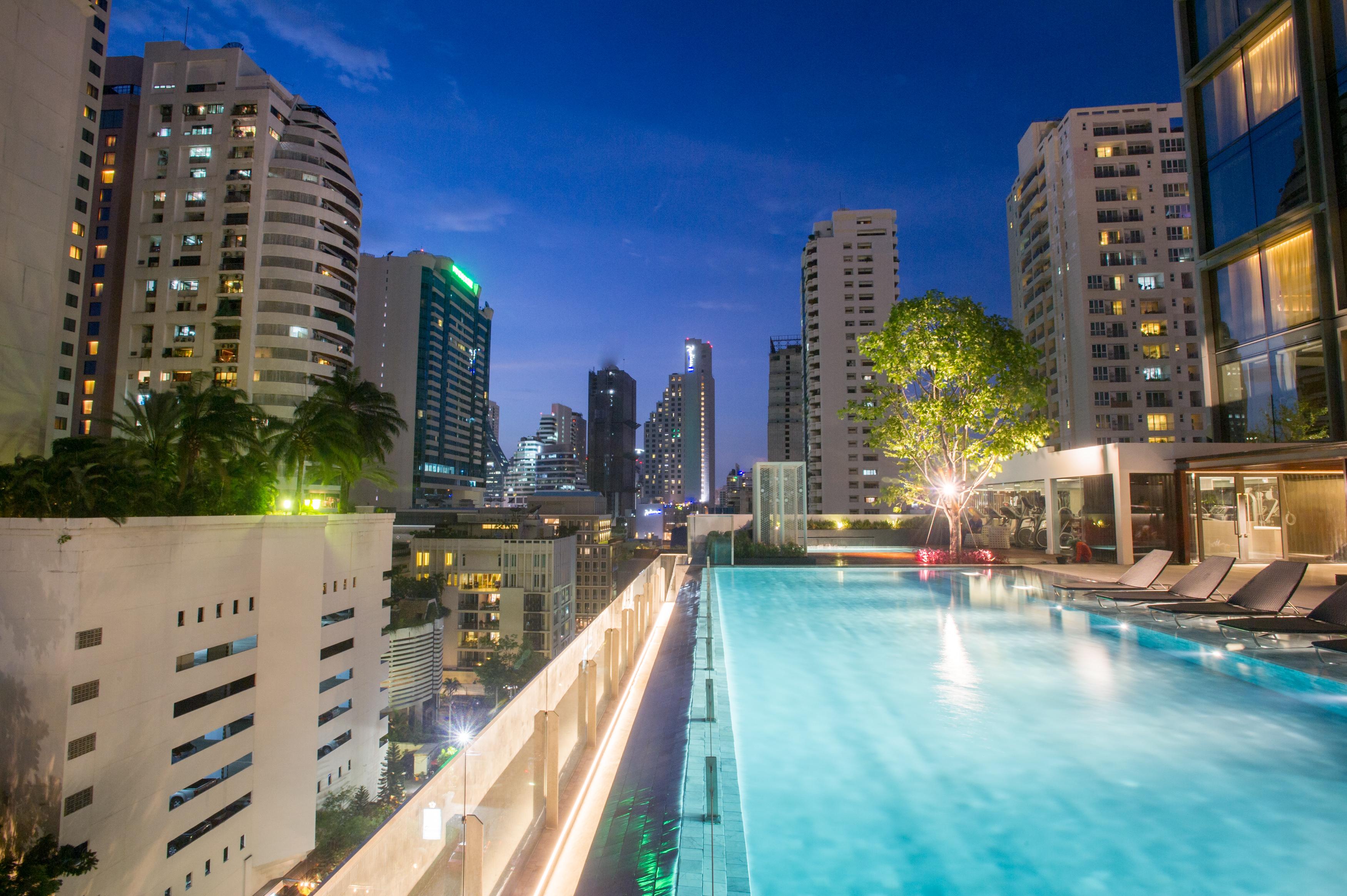 Novotel Bangkok Sukhumvit 20 Luaran gambar The 102 rooftop pool