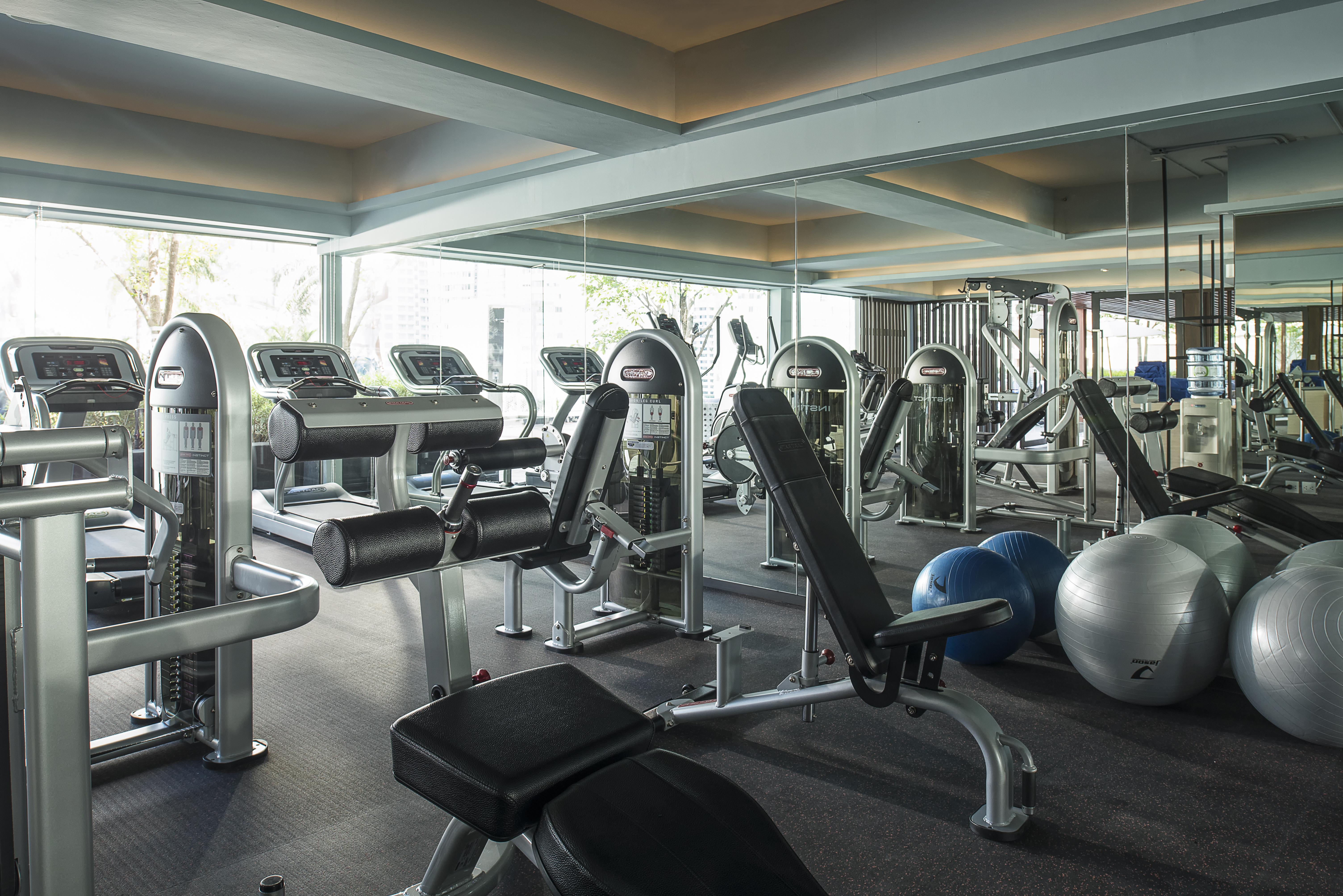 Novotel Bangkok Sukhumvit 20 Luaran gambar A gym at a hotel