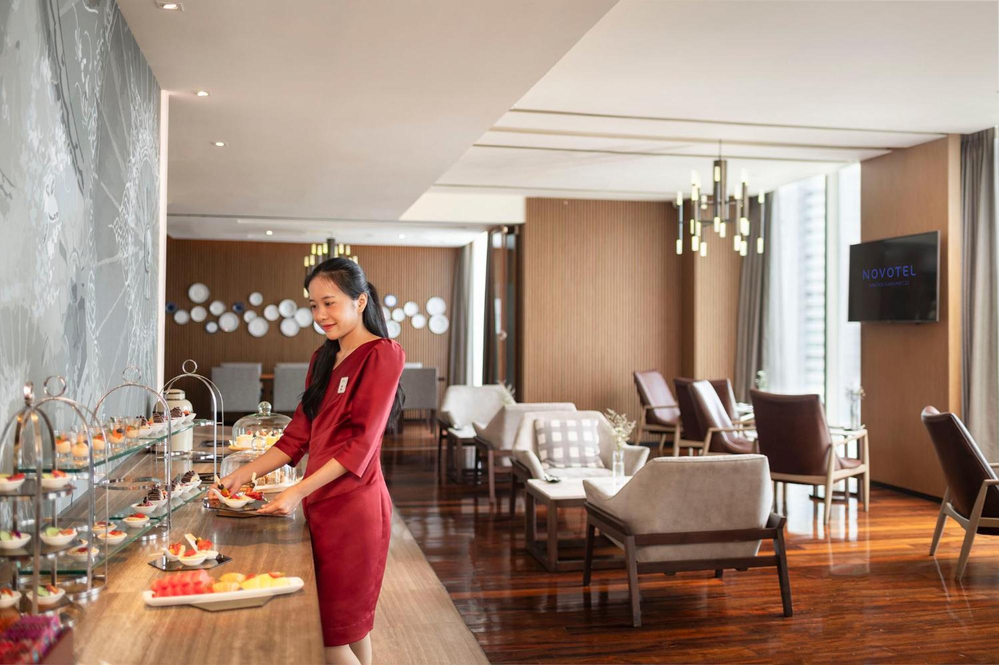 Novotel Bangkok Sukhumvit 20 Luaran gambar A Thai Airways First Class lounge at Suvarnabhumi Airport